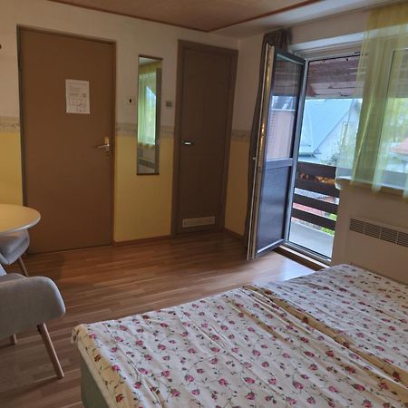 Paerna Guesthouse & Apartments クレサーレ エクステリア 写真