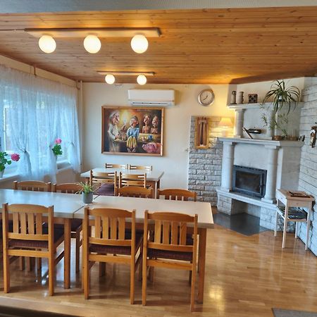 Paerna Guesthouse & Apartments クレサーレ エクステリア 写真