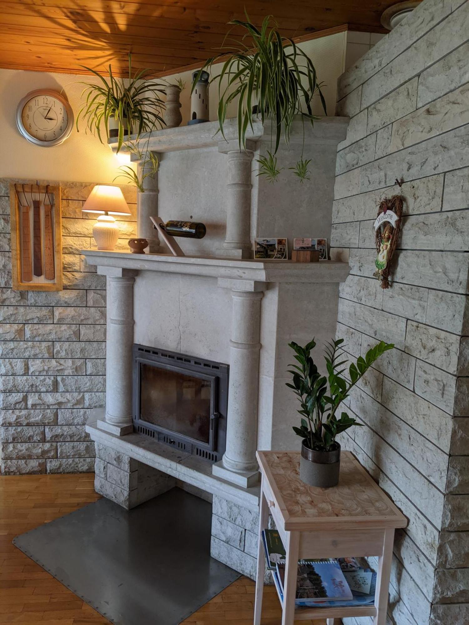 Paerna Guesthouse & Apartments クレサーレ エクステリア 写真
