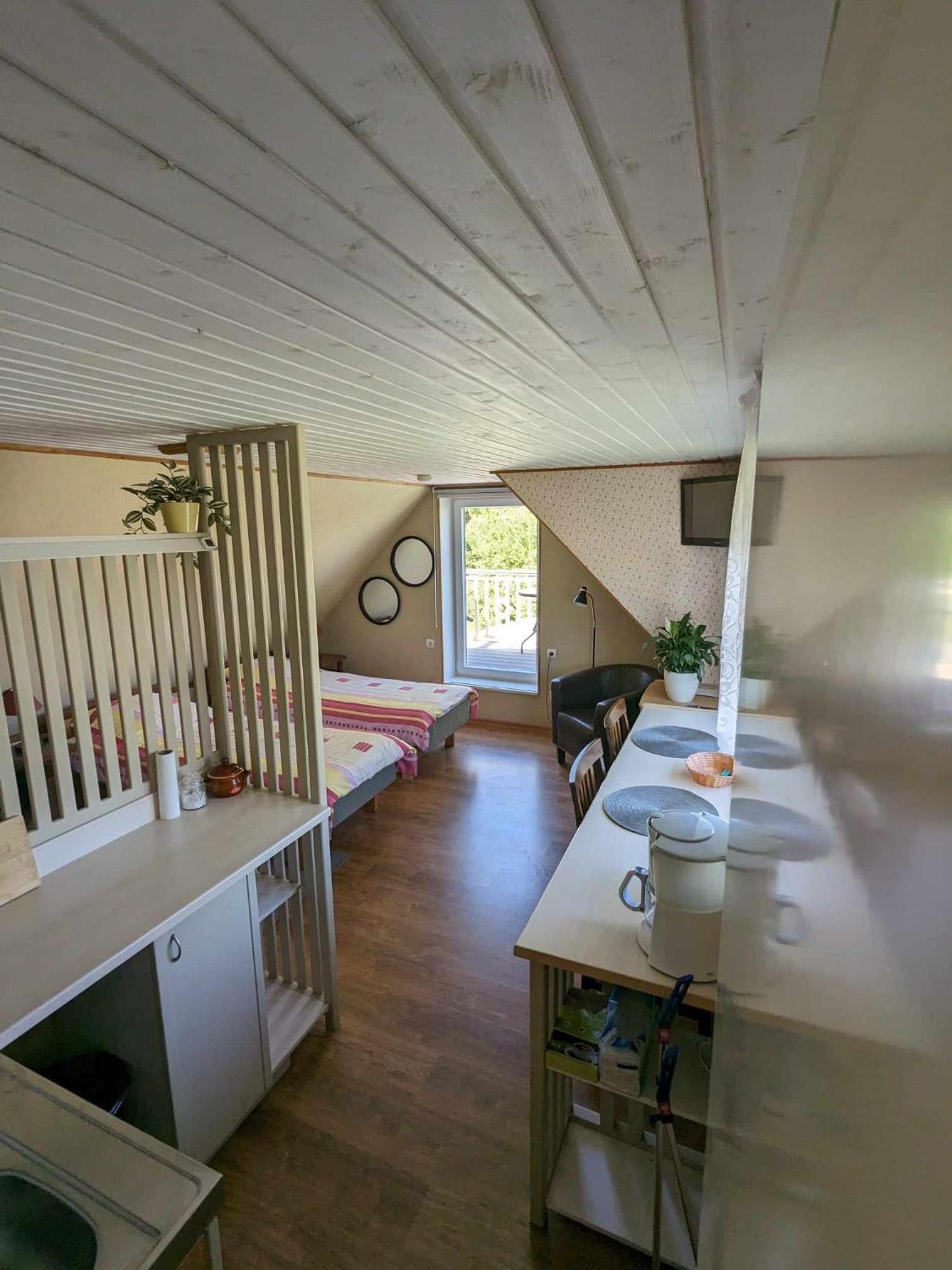 Paerna Guesthouse & Apartments クレサーレ エクステリア 写真