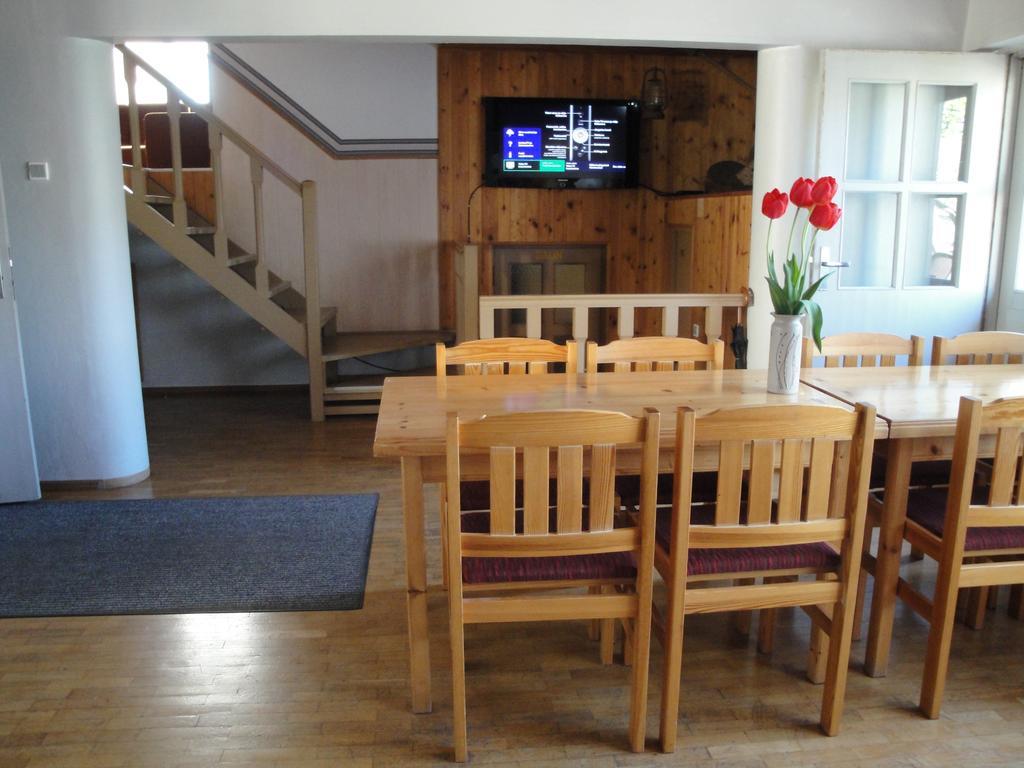 Paerna Guesthouse & Apartments クレサーレ エクステリア 写真
